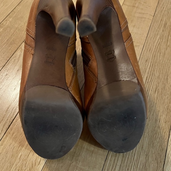 Tory Burch Caramel Platform Booties - Picture 4 of 6